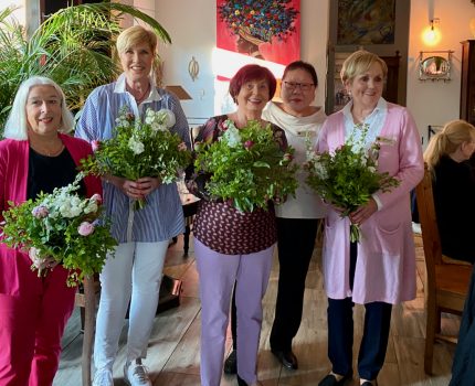 Präsenzabende im Casa Carlotta – Blumen zum Geburtstag, Neuaufnahmen und mehr